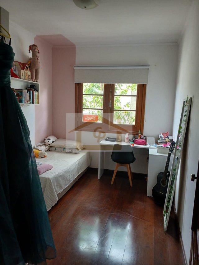 Encantadora! S&atilde;o 4 quartos (1 su&iacute;te), 4 vagas cobertas Rua Virgílio Vieira Jandira - 