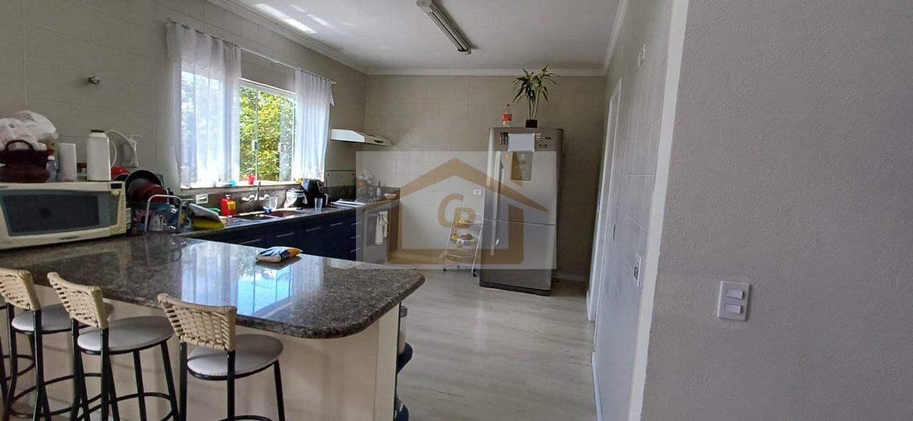 Encantadora! S&atilde;o 4 quartos (1 su&iacute;te), 4 vagas cobertas Rua Virgílio Vieira Jandira - 