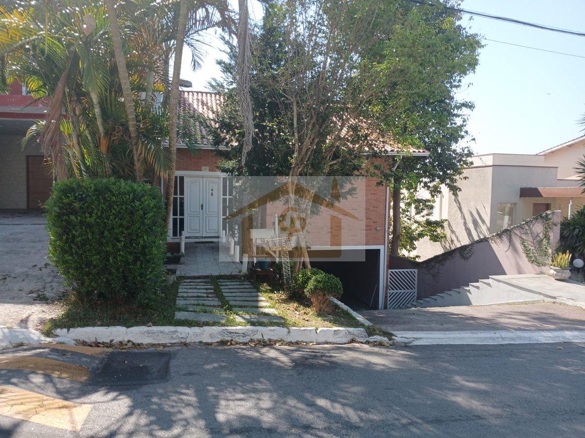 Encantadora! S&atilde;o 4 quartos (1 su&iacute;te), 4 vagas cobertas Rua Virgílio Vieira Jandira - 