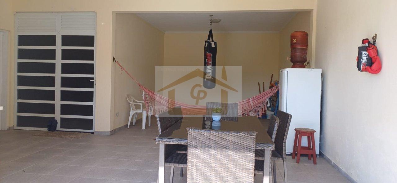 Encantadora! S&atilde;o 4 quartos (1 su&iacute;te), 4 vagas cobertas Rua Virgílio Vieira Jandira - 