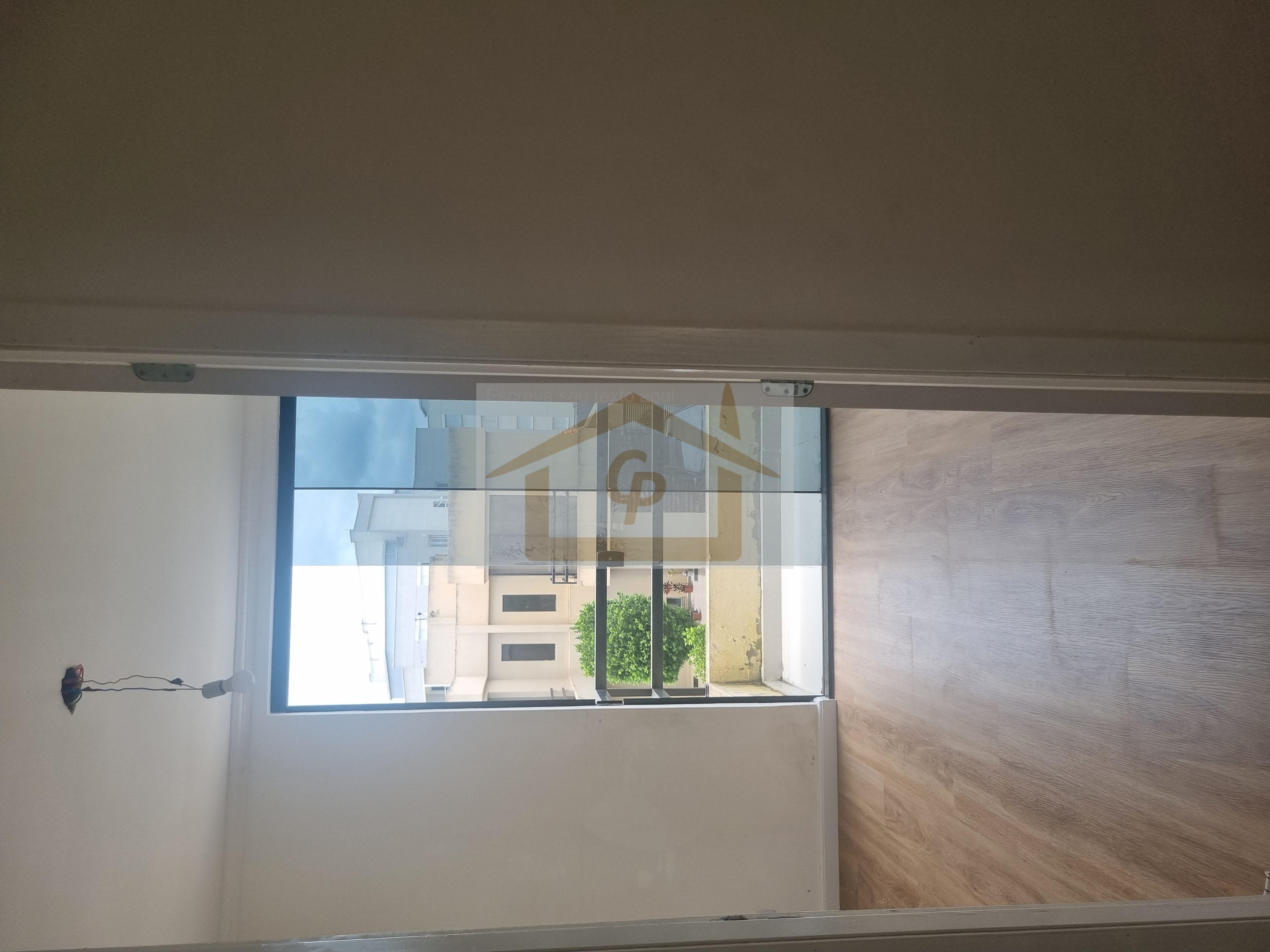 Pequeno Residencial, Casa com Duas Su&iacute;tes, varanda, 2 vagas Estrada do Taboleiro Verde Cotia - 