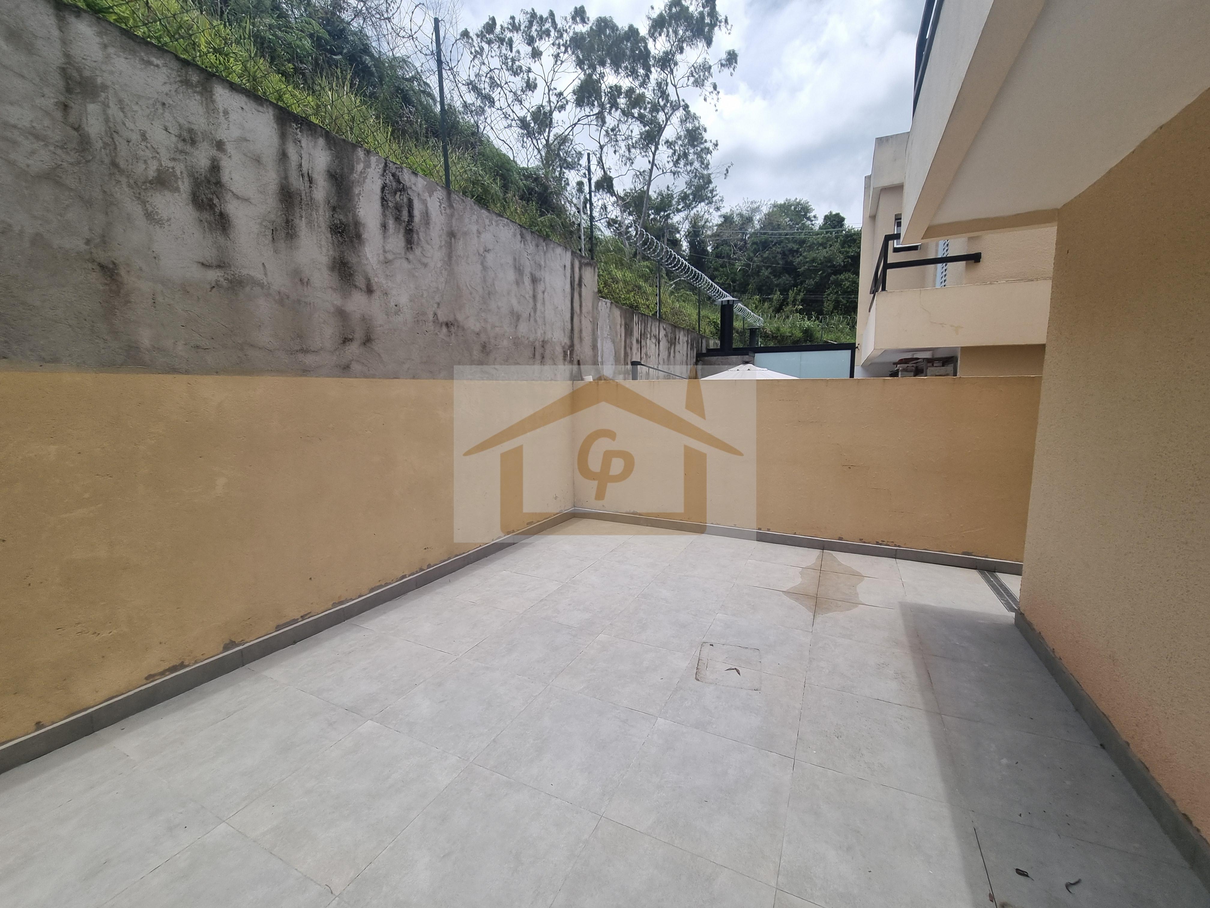 Pequeno Residencial, Casa com Duas Su&iacute;tes, varanda, 2 vagas Estrada do Taboleiro Verde Cotia - 