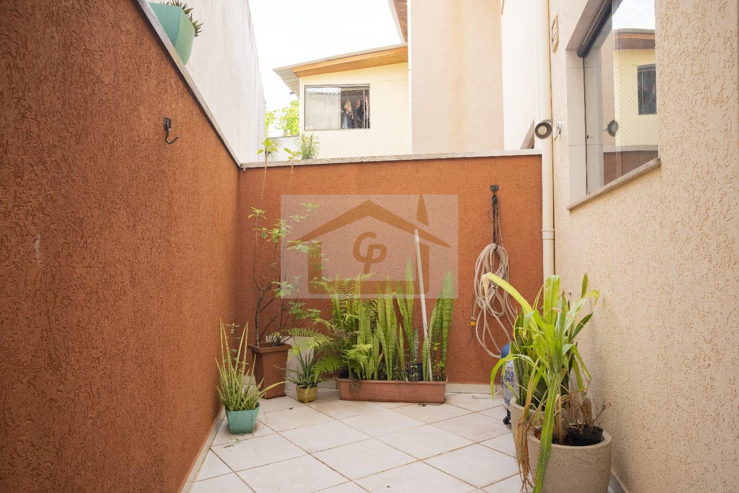 Duas su&iacute;tes,, 2 vagas cobertas - Casa em Villagio &ndash; Bosque da Sa&uacute;de Rua Tucuri São Paulo - 