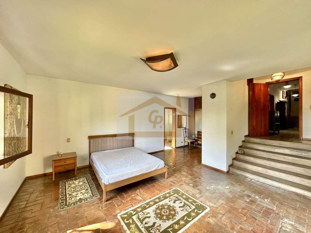 R&uacute;stica, T&Eacute;RREA em 4 lotes (1.880m&sup2;), 5 dormit&oacute;rios / 3 su&iacute;tes, piscina! Estrada Morrinhos Carapicuíba - 