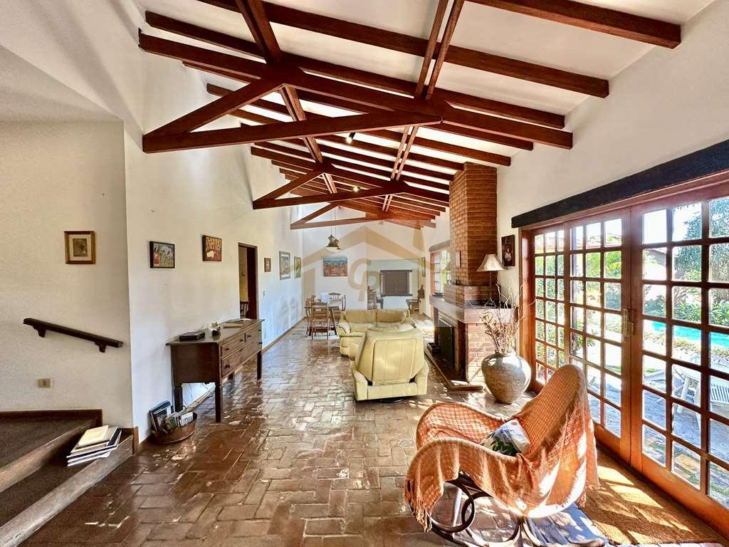 R&uacute;stica, T&Eacute;RREA em 4 lotes (1.880m&sup2;), 5 dormit&oacute;rios / 3 su&iacute;tes, piscina! Estrada Morrinhos Carapicuíba - 