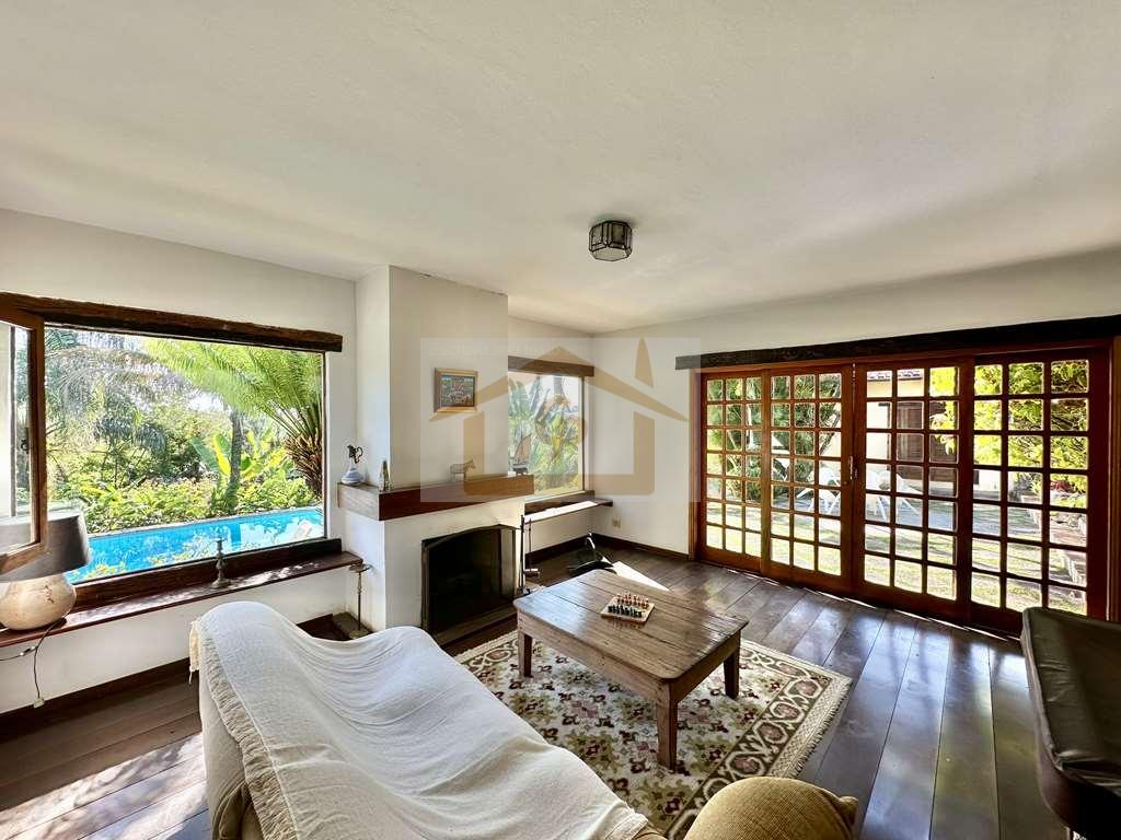 R&uacute;stica, T&Eacute;RREA em 4 lotes (1.880m&sup2;), 5 dormit&oacute;rios / 3 su&iacute;tes, piscina! Estrada Morrinhos Carapicuíba - 