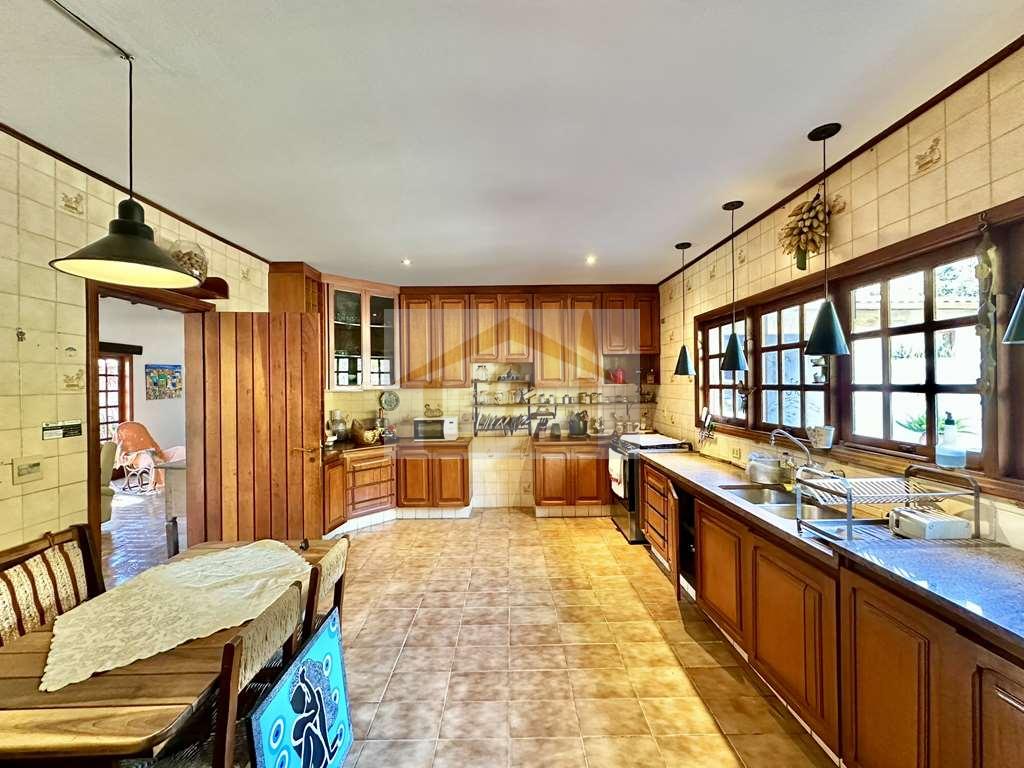 R&uacute;stica, T&Eacute;RREA em 4 lotes (1.880m&sup2;), 5 dormit&oacute;rios / 3 su&iacute;tes, piscina! Estrada Morrinhos Carapicuíba - 