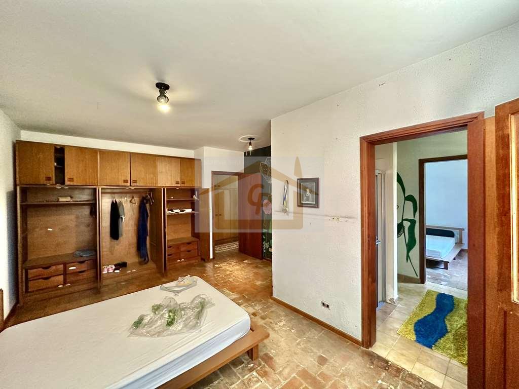 R&uacute;stica, T&Eacute;RREA em 4 lotes (1.880m&sup2;), 5 dormit&oacute;rios / 3 su&iacute;tes, piscina! Estrada Morrinhos Carapicuíba - 