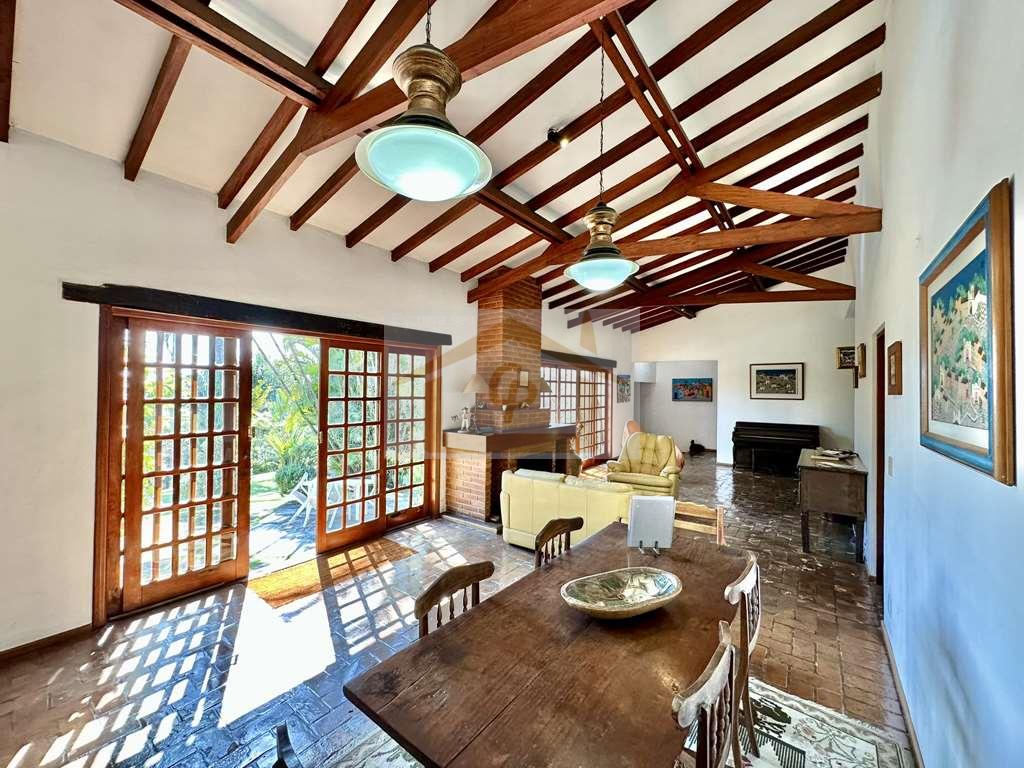 R&uacute;stica, T&Eacute;RREA em 4 lotes (1.880m&sup2;), 5 dormit&oacute;rios / 3 su&iacute;tes, piscina! Estrada Morrinhos Carapicuíba - 