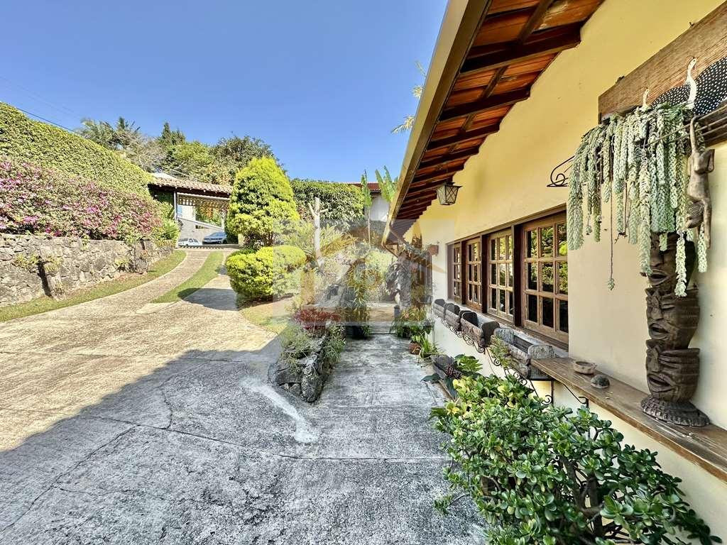 R&uacute;stica, T&Eacute;RREA em 4 lotes (1.880m&sup2;), 5 dormit&oacute;rios / 3 su&iacute;tes, piscina! Estrada Morrinhos Carapicuíba - 