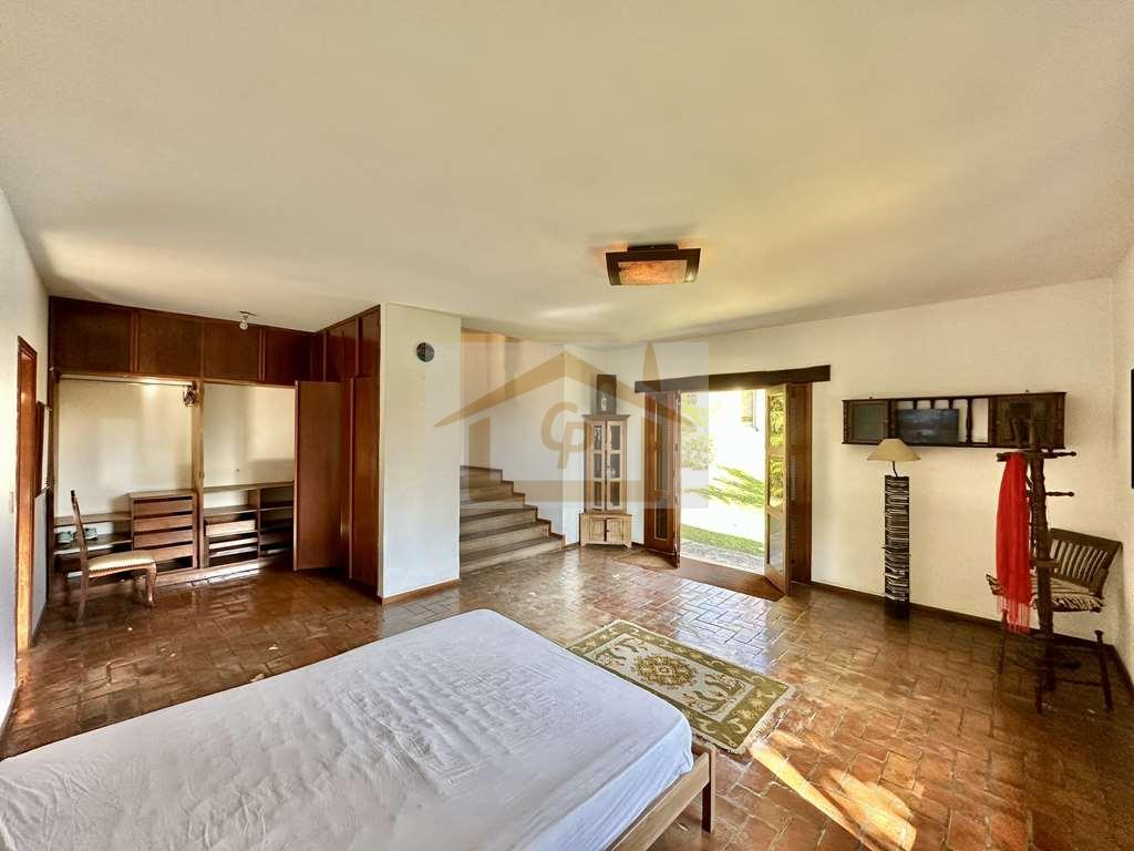R&uacute;stica, T&Eacute;RREA em 4 lotes (1.880m&sup2;), 5 dormit&oacute;rios / 3 su&iacute;tes, piscina! Estrada Morrinhos Carapicuíba - 