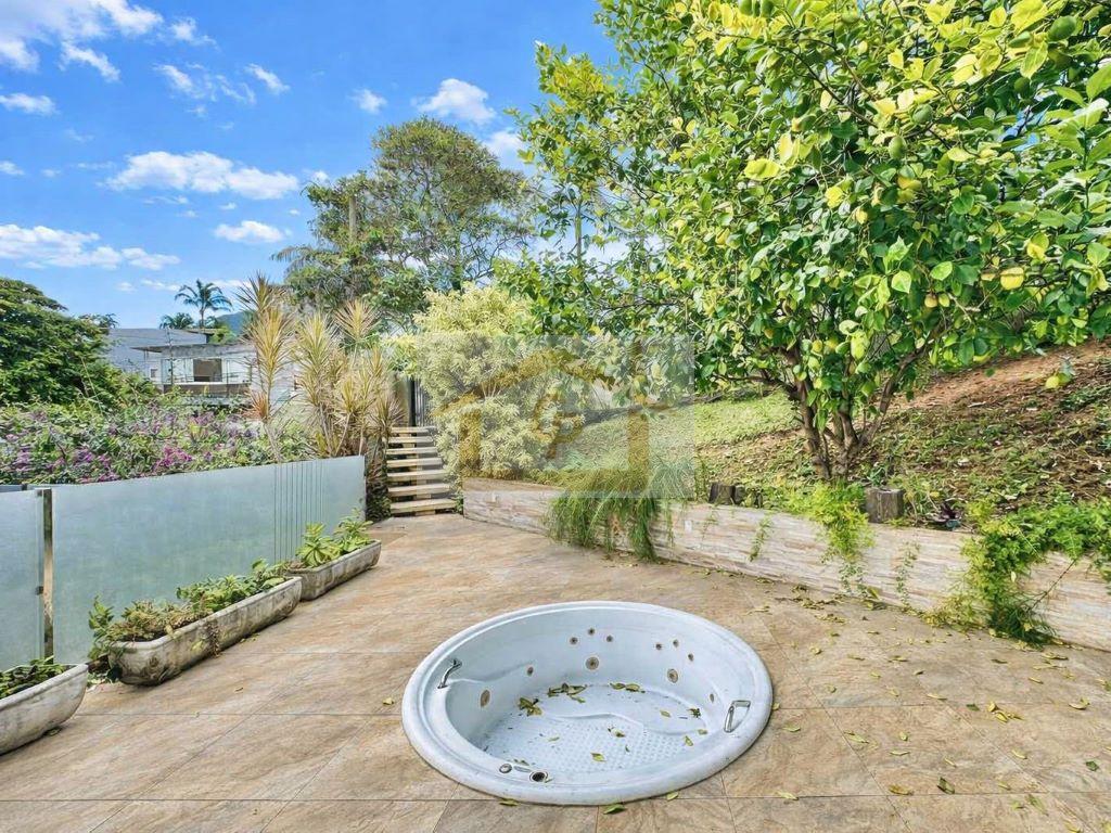 Local alto - 3 su&iacute;tes, amplo sal&atilde;o inferior (pode ser um apto h&oacute;spedes), varanda gourmet Alameda Turmalina Carapicuíba - 