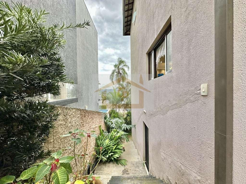 Local alto - 3 su&iacute;tes, amplo sal&atilde;o inferior (pode ser um apto h&oacute;spedes), varanda gourmet Alameda Turmalina Carapicuíba - 