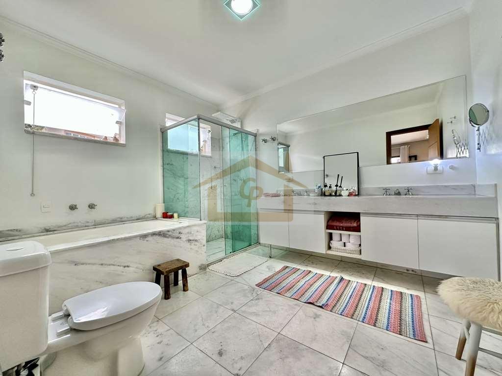 Local alto - 3 su&iacute;tes, amplo sal&atilde;o inferior (pode ser um apto h&oacute;spedes), varanda gourmet Alameda Turmalina Carapicuíba - 