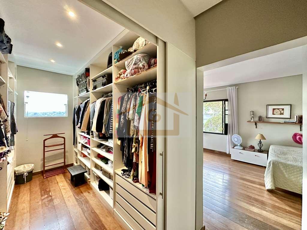 Local alto - 3 su&iacute;tes, amplo sal&atilde;o inferior (pode ser um apto h&oacute;spedes), varanda gourmet Alameda Turmalina Carapicuíba - 