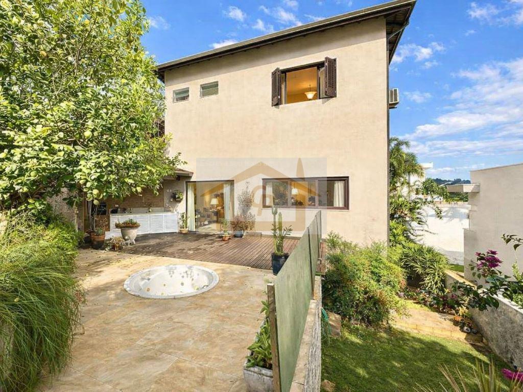 Local alto - 3 su&iacute;tes, amplo sal&atilde;o inferior (pode ser um apto h&oacute;spedes), varanda gourmet Alameda Turmalina Carapicuíba - 