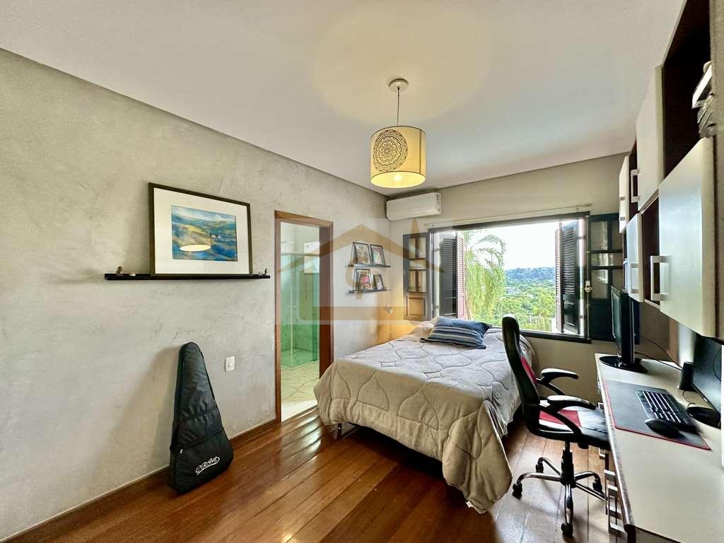 Local alto - 3 su&iacute;tes, amplo sal&atilde;o inferior (pode ser um apto h&oacute;spedes), varanda gourmet Alameda Turmalina Carapicuíba - 