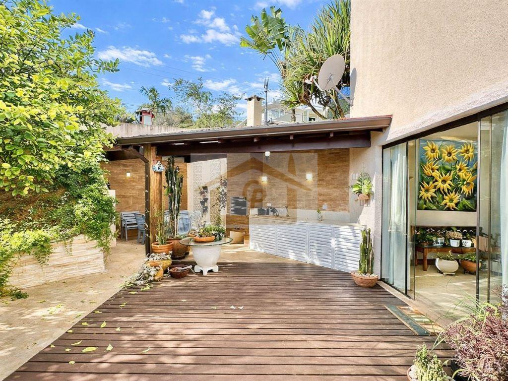 Local alto - 3 su&iacute;tes, amplo sal&atilde;o inferior (pode ser um apto h&oacute;spedes), varanda gourmet Alameda Turmalina Carapicuíba - 