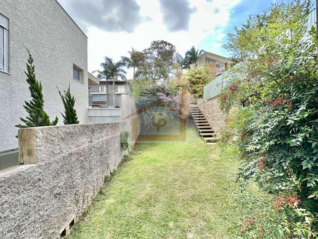 Local alto - 3 su&iacute;tes, amplo sal&atilde;o inferior (pode ser um apto h&oacute;spedes), varanda gourmet Alameda Turmalina Carapicuíba - 