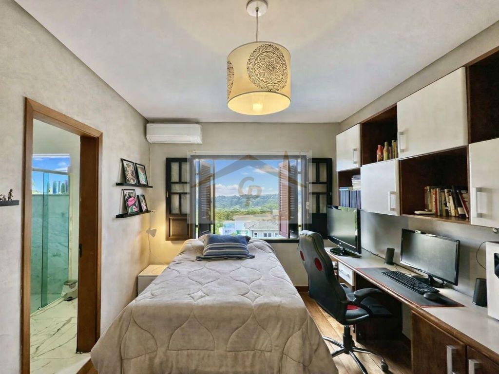 Local alto - 3 su&iacute;tes, amplo sal&atilde;o inferior (pode ser um apto h&oacute;spedes), varanda gourmet Alameda Turmalina Carapicuíba - 