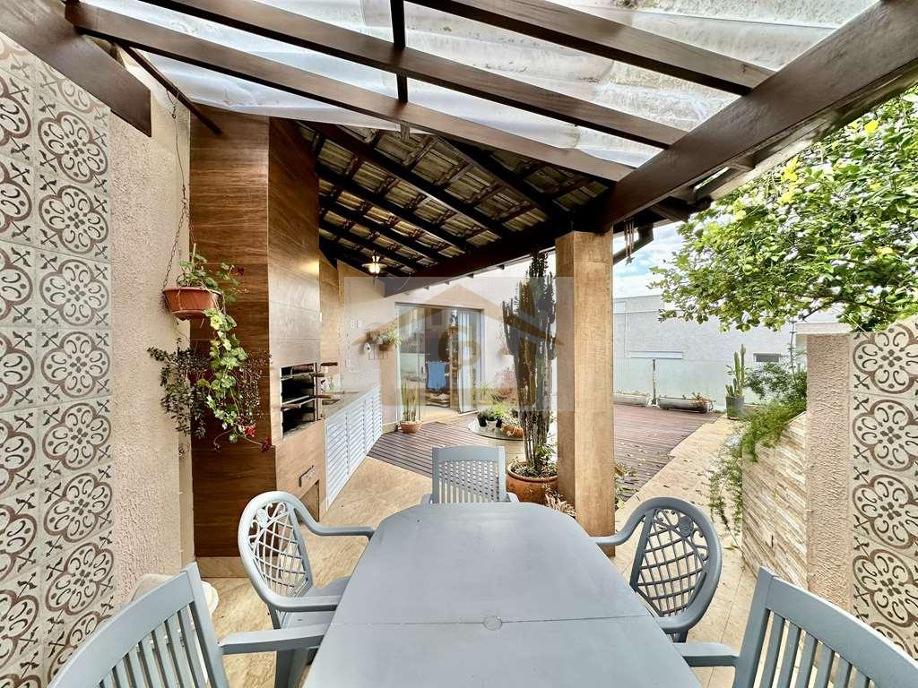 Local alto - 3 su&iacute;tes, amplo sal&atilde;o inferior (pode ser um apto h&oacute;spedes), varanda gourmet Alameda Turmalina Carapicuíba - 