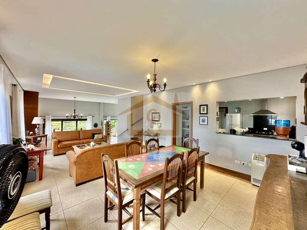 Local alto - 3 su&iacute;tes, amplo sal&atilde;o inferior (pode ser um apto h&oacute;spedes), varanda gourmet Alameda Turmalina Carapicuíba - 