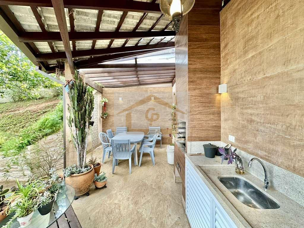 Local alto - 3 su&iacute;tes, amplo sal&atilde;o inferior (pode ser um apto h&oacute;spedes), varanda gourmet Alameda Turmalina Carapicuíba - 