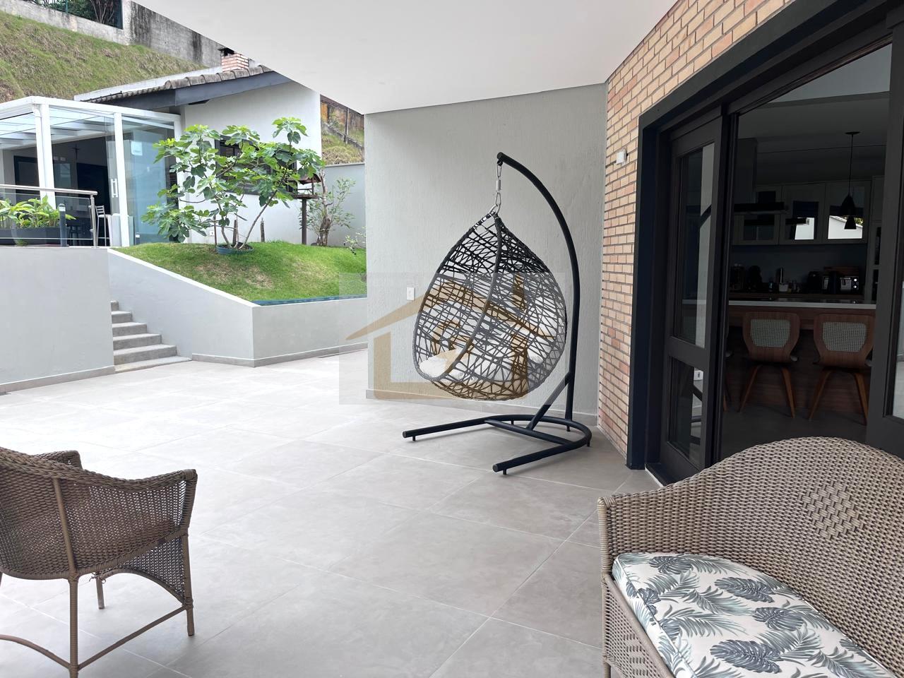 Casa Sustent&aacute;vel de Alto Padr&atilde;o | 5 Su&iacute;tes | 550m&sup2; | Mobiliada Rua São Fernando Jandira - 