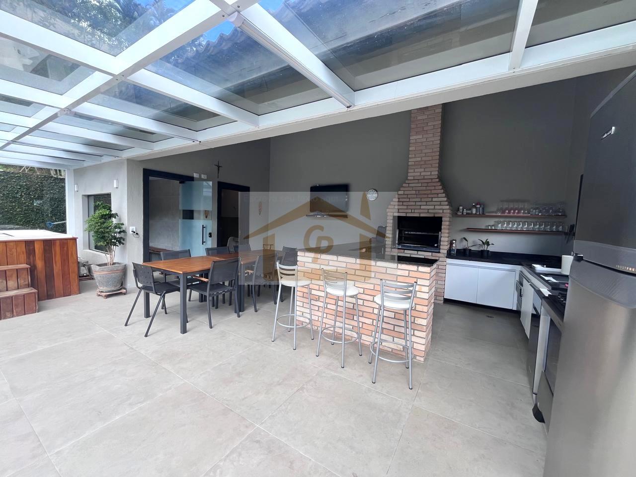 Casa Sustent&aacute;vel de Alto Padr&atilde;o | 5 Su&iacute;tes | 550m&sup2; | Mobiliada Rua São Fernando Jandira - 