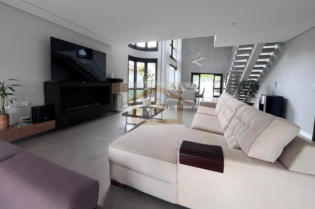 Casa Sustent&aacute;vel de Alto Padr&atilde;o | 5 Su&iacute;tes | 550m&sup2; | Mobiliada Rua São Fernando Jandira - 