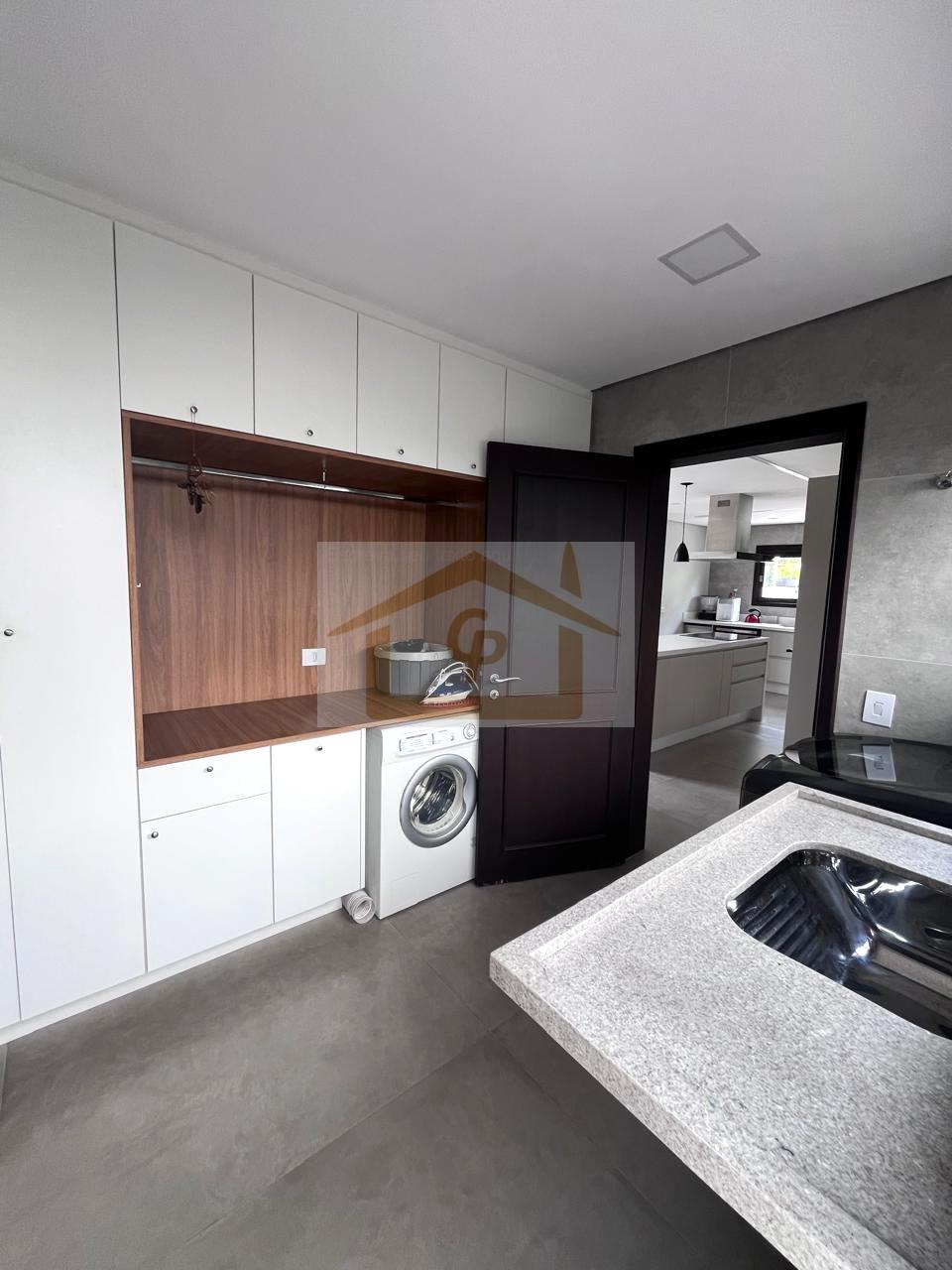 Casa Sustent&aacute;vel de Alto Padr&atilde;o | 5 Su&iacute;tes | 550m&sup2; | Mobiliada Rua São Fernando Jandira - 