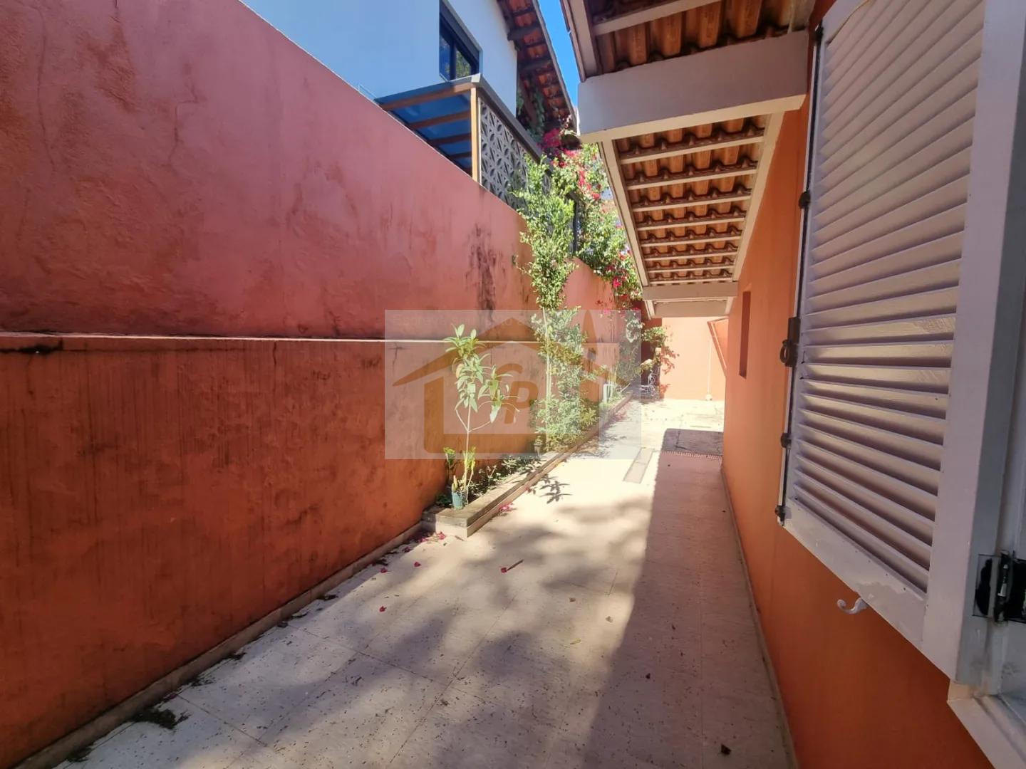 Casa T&eacute;rrea Isolada com Amplo Quintal no Residencial Jardim das Flores &ndash; Granja Viana Estrada do Capuava Cotia - 