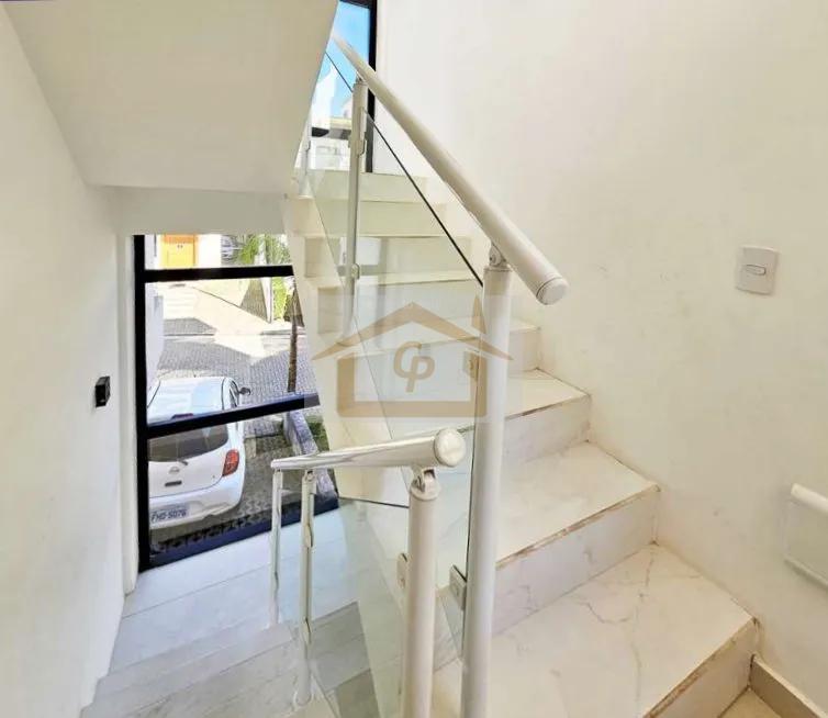 Linda! S&atilde;o 150 m&sup2;,  3 dorms/1su&iacute;te, 2 vagas Estrada Fernando Nobre Cotia - 