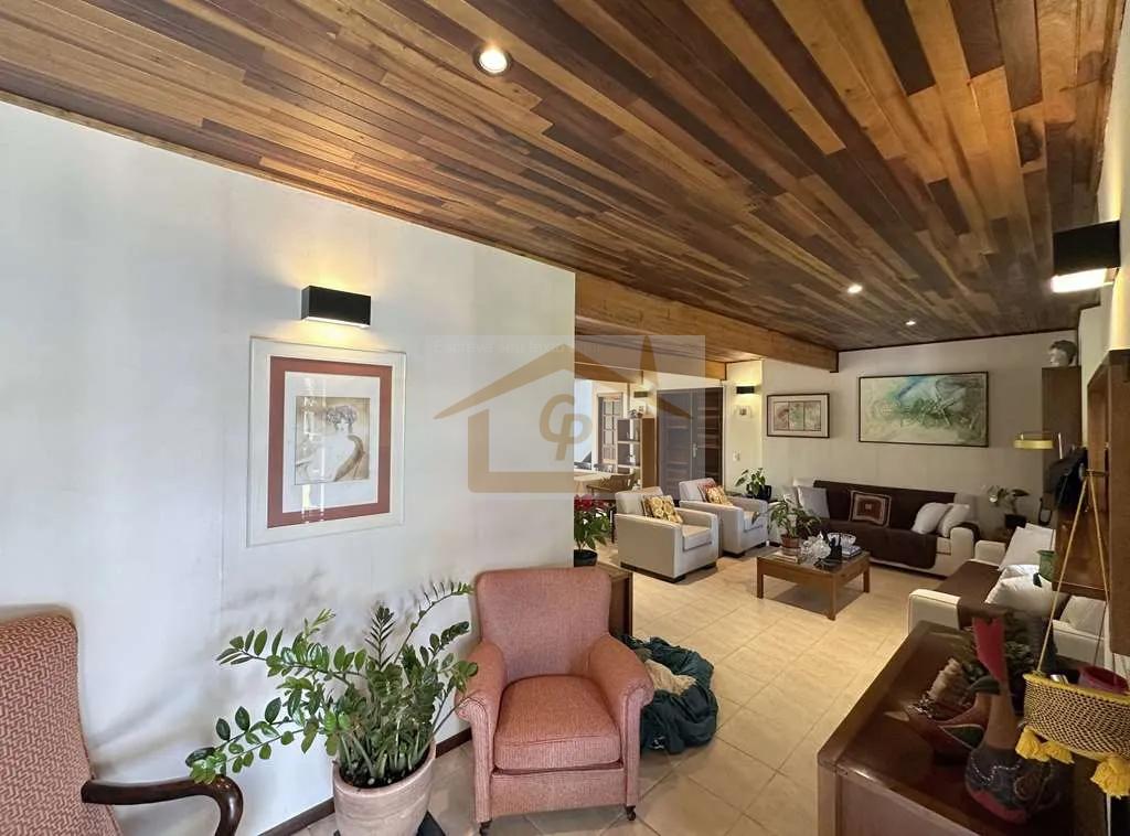 R&uacute;stica, avarandada, Mista alvenaria e madeira de lei, 3 dorms/1ste, gourmet, lareira! Rua Azaléia Jandira - 