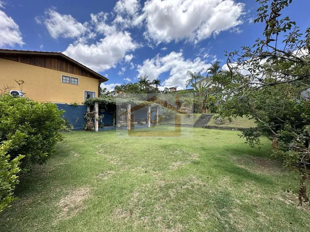 R&uacute;stica, avarandada, Mista alvenaria e madeira de lei, 3 dorms/1ste, gourmet, lareira! Rua Azaléia Jandira - 