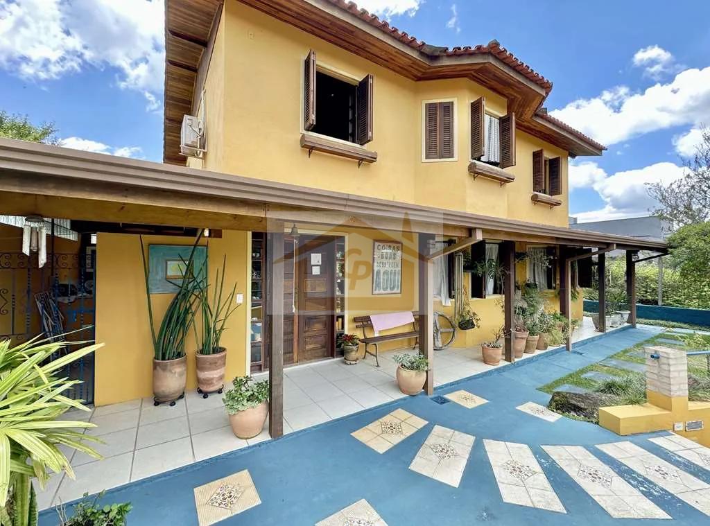 R&uacute;stica, avarandada, Mista alvenaria e madeira de lei, 3 dorms/1ste, gourmet, lareira! Rua Azaléia Jandira - 