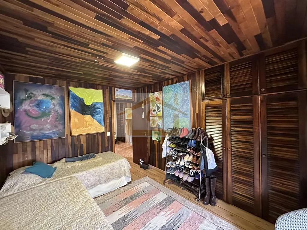 R&uacute;stica, avarandada, Mista alvenaria e madeira de lei, 3 dorms/1ste, gourmet, lareira! Rua Azaléia Jandira - 