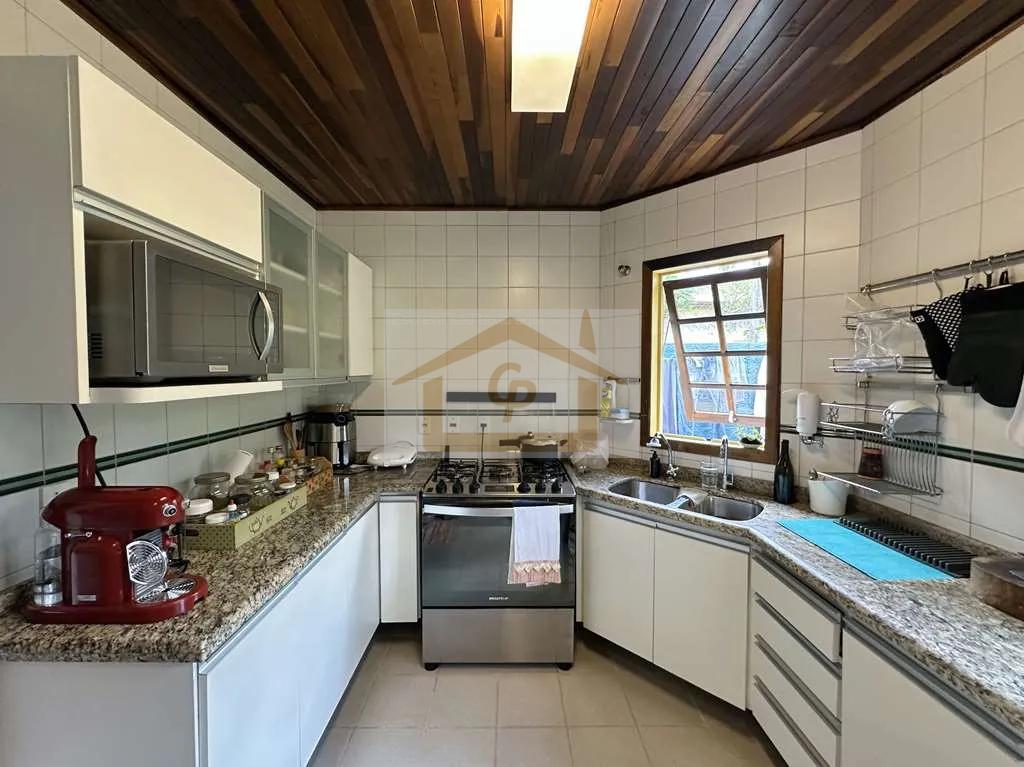 R&uacute;stica, avarandada, Mista alvenaria e madeira de lei, 3 dorms/1ste, gourmet, lareira! Rua Azaléia Jandira - 