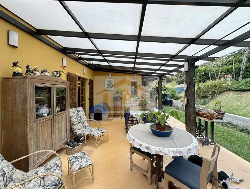 R&uacute;stica, avarandada, Mista alvenaria e madeira de lei, 3 dorms/1ste, gourmet, lareira! Rua Azaléia Jandira - 