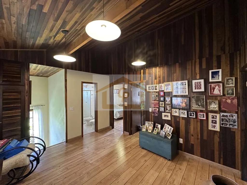 R&uacute;stica, avarandada, Mista alvenaria e madeira de lei, 3 dorms/1ste, gourmet, lareira! Rua Azaléia Jandira - 