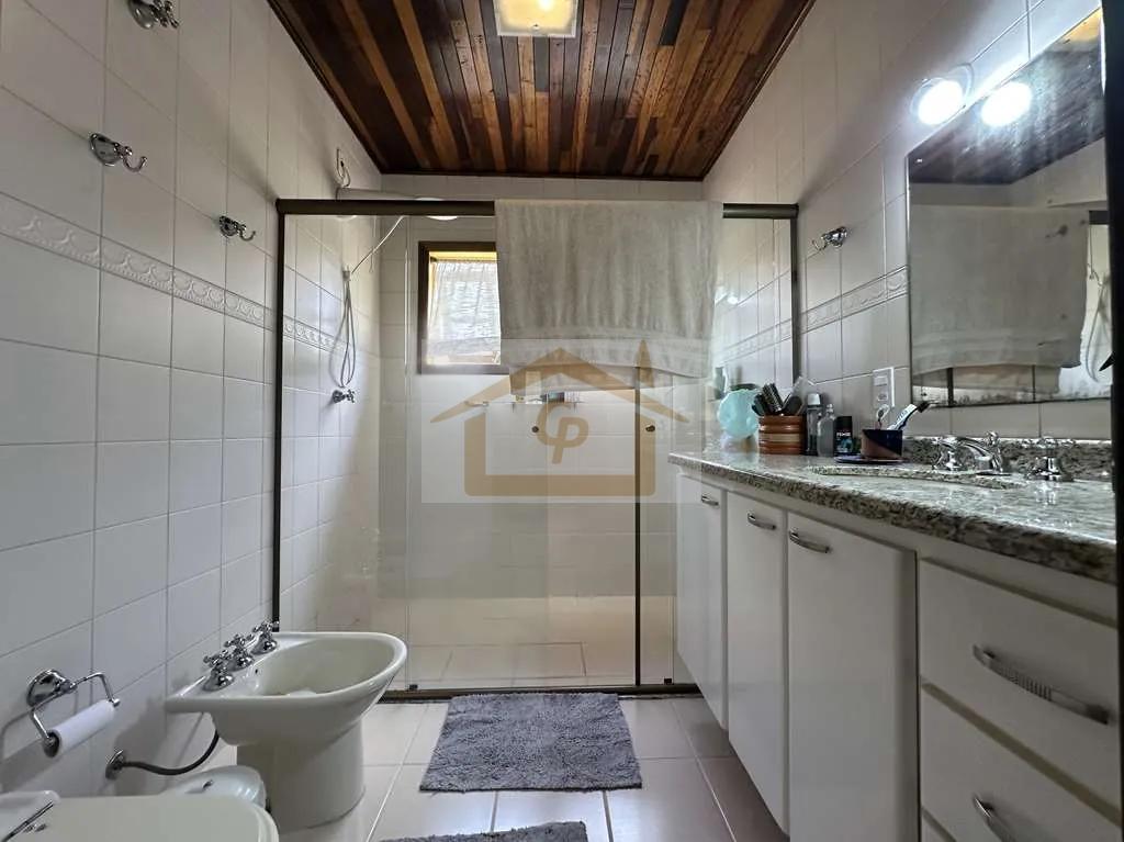 R&uacute;stica, avarandada, Mista alvenaria e madeira de lei, 3 dorms/1ste, gourmet, lareira! Rua Azaléia Jandira - 