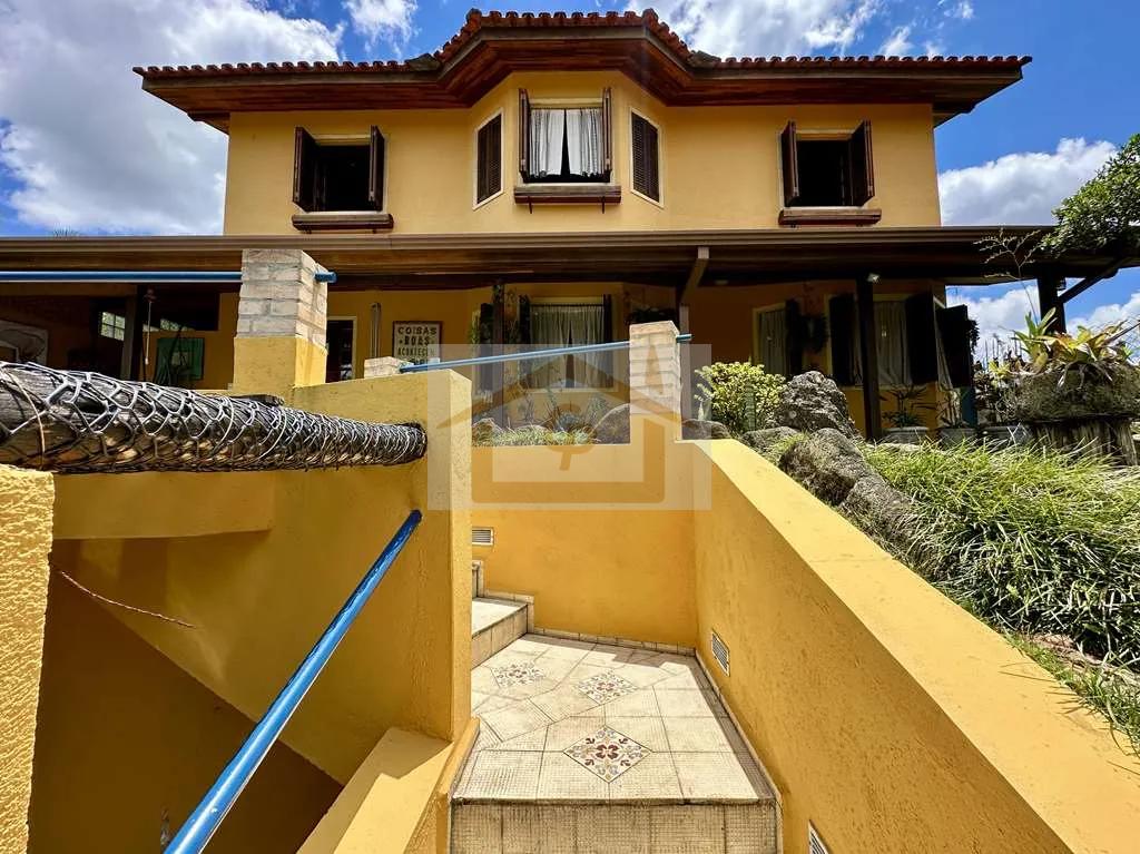 R&uacute;stica, avarandada, Mista alvenaria e madeira de lei, 3 dorms/1ste, gourmet, lareira! Rua Azaléia Jandira - 