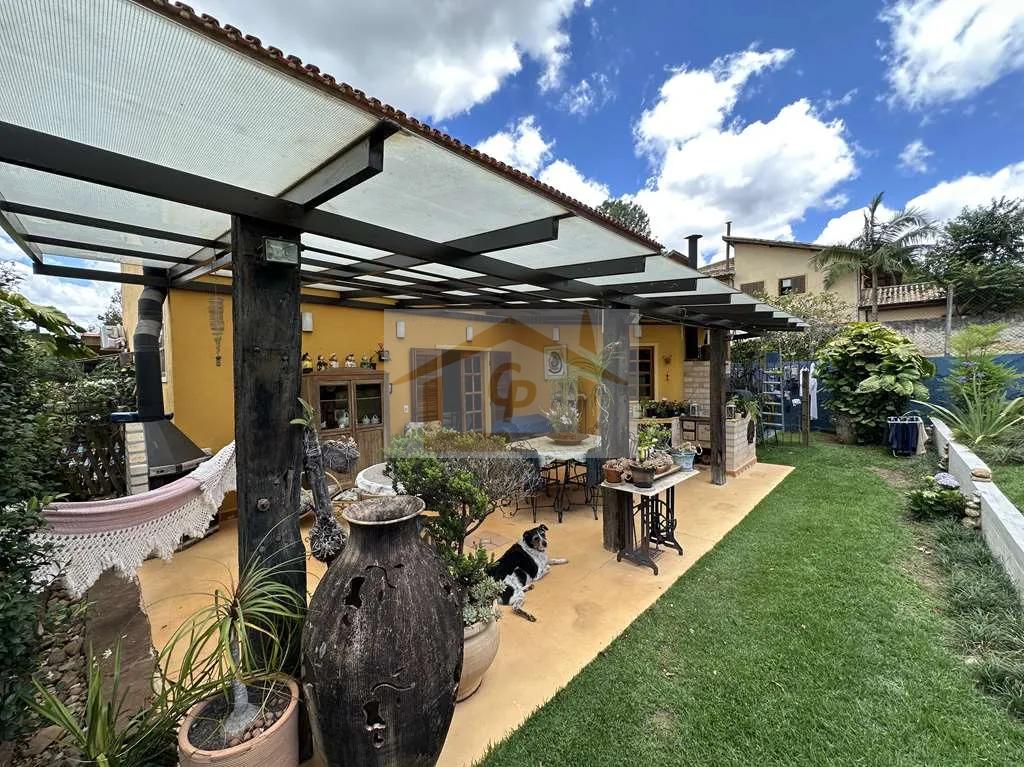 R&uacute;stica, avarandada, Mista alvenaria e madeira de lei, 3 dorms/1ste, gourmet, lareira! Rua Azaléia Jandira - 