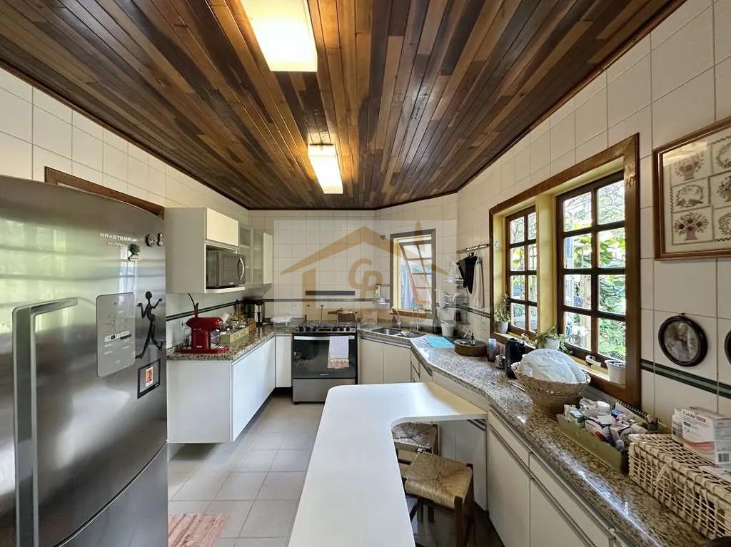 R&uacute;stica, avarandada, Mista alvenaria e madeira de lei, 3 dorms/1ste, gourmet, lareira! Rua Azaléia Jandira - 