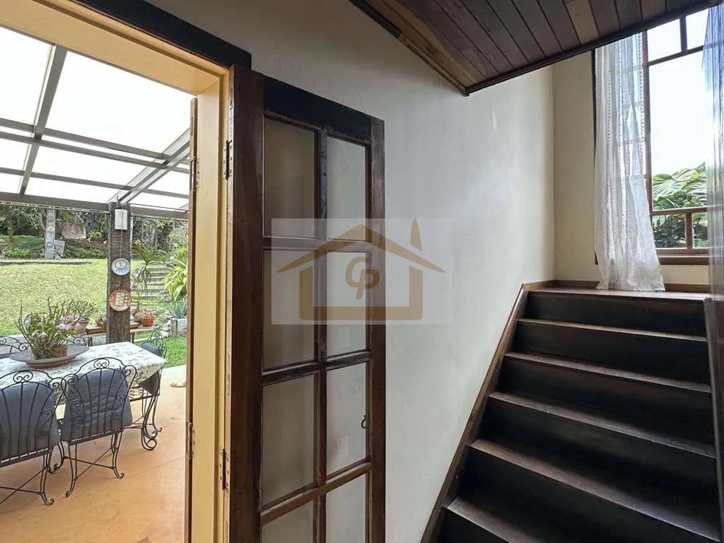 R&uacute;stica, avarandada, Mista alvenaria e madeira de lei, 3 dorms/1ste, gourmet, lareira! Rua Azaléia Jandira - 