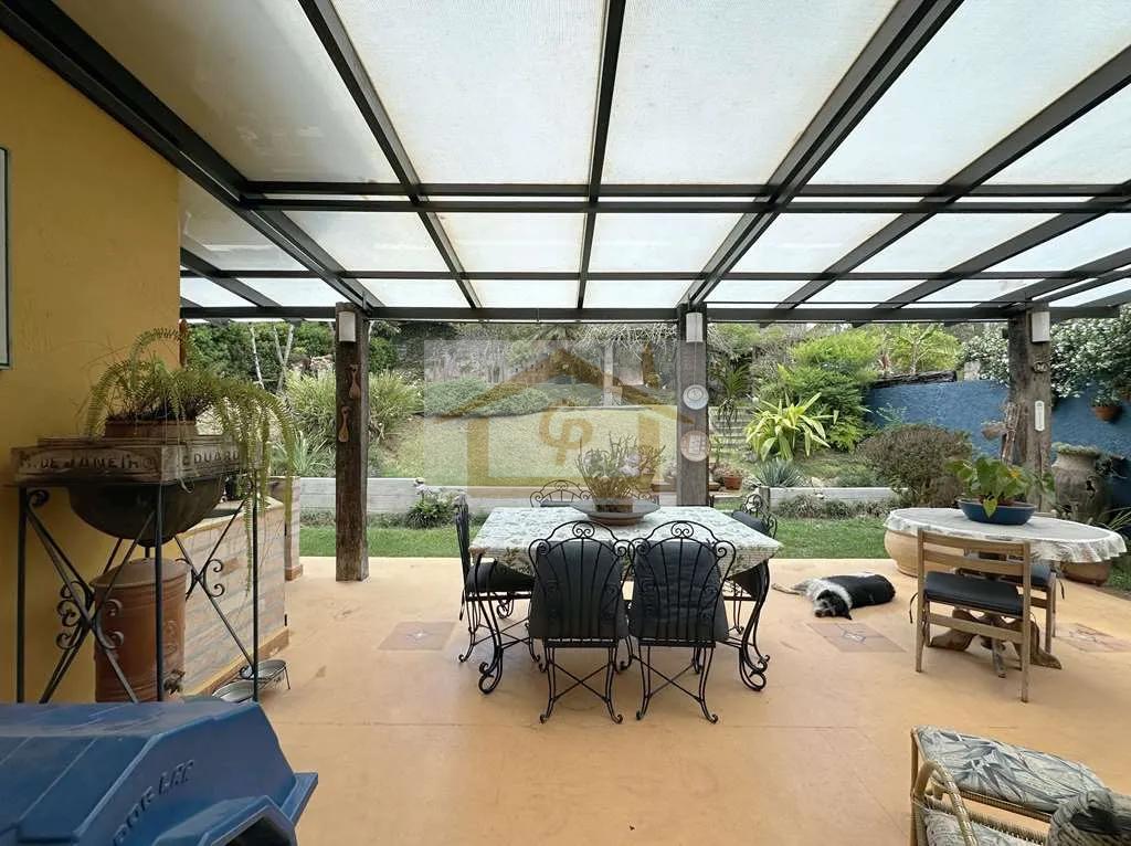 R&uacute;stica, avarandada, Mista alvenaria e madeira de lei, 3 dorms/1ste, gourmet, lareira! Rua Azaléia Jandira - 