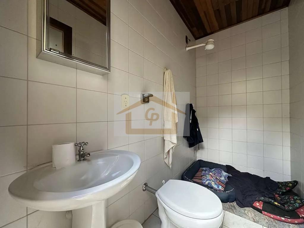 R&uacute;stica, avarandada, Mista alvenaria e madeira de lei, 3 dorms/1ste, gourmet, lareira! Rua Azaléia Jandira - 