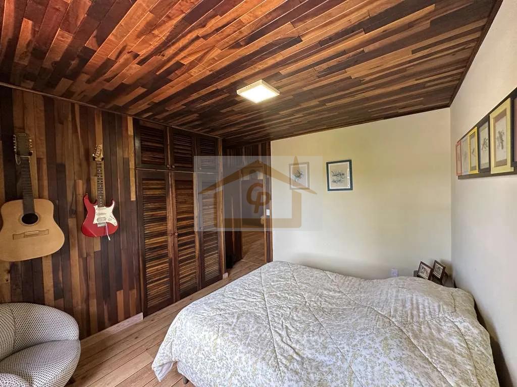 R&uacute;stica, avarandada, Mista alvenaria e madeira de lei, 3 dorms/1ste, gourmet, lareira! Rua Azaléia Jandira - 