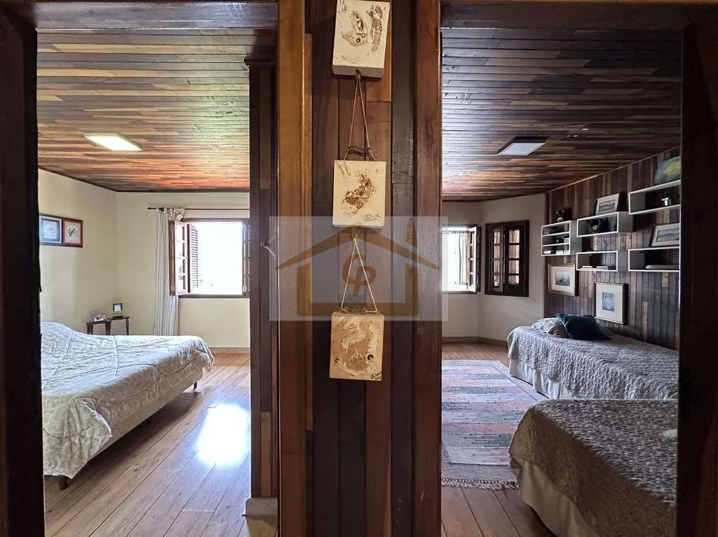 R&uacute;stica, avarandada, Mista alvenaria e madeira de lei, 3 dorms/1ste, gourmet, lareira! Rua Azaléia Jandira - 
