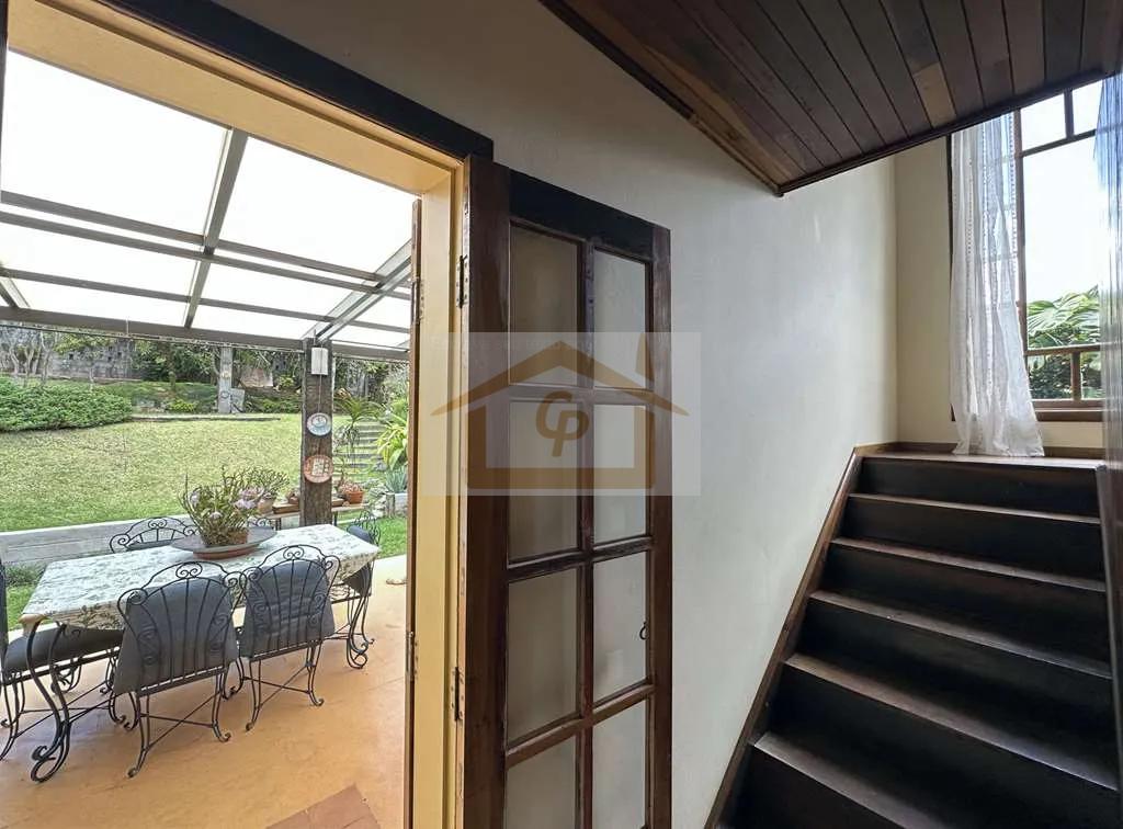 R&uacute;stica, avarandada, Mista alvenaria e madeira de lei, 3 dorms/1ste, gourmet, lareira! Rua Azaléia Jandira - 